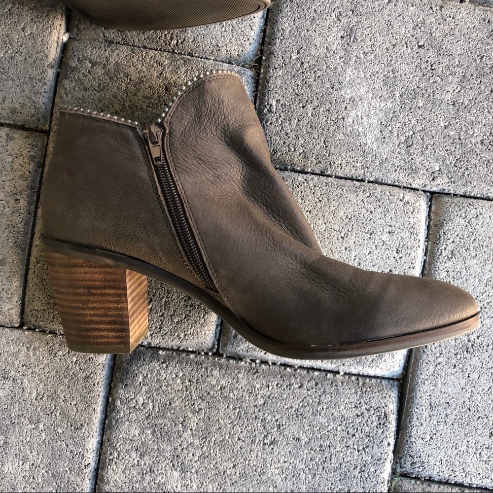 NWT Lucky Brand Pincah2 Studded Block Heel Booties in Gray size 10 - Picture 9 of 16